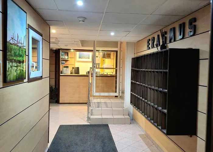 Apartahotel Erasmus Malakoff